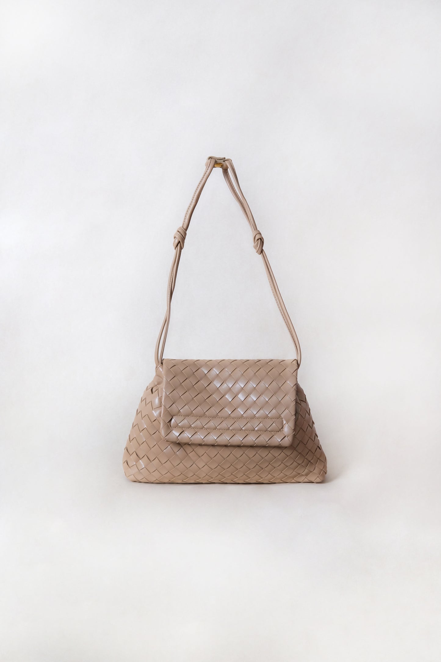 Artisan Classic Messenger Bag - Almond