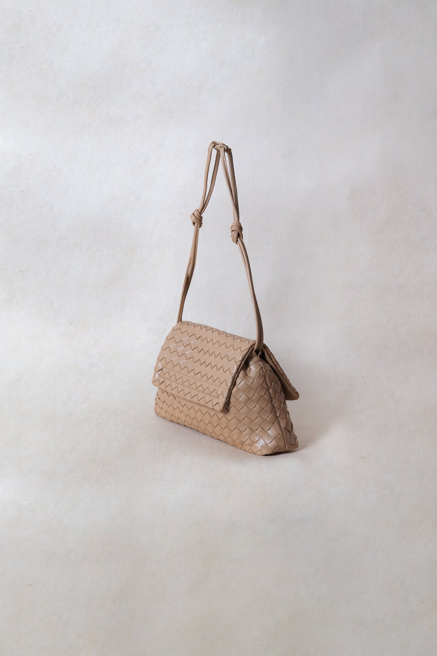 Artisan Classic Messenger Bag - Almond