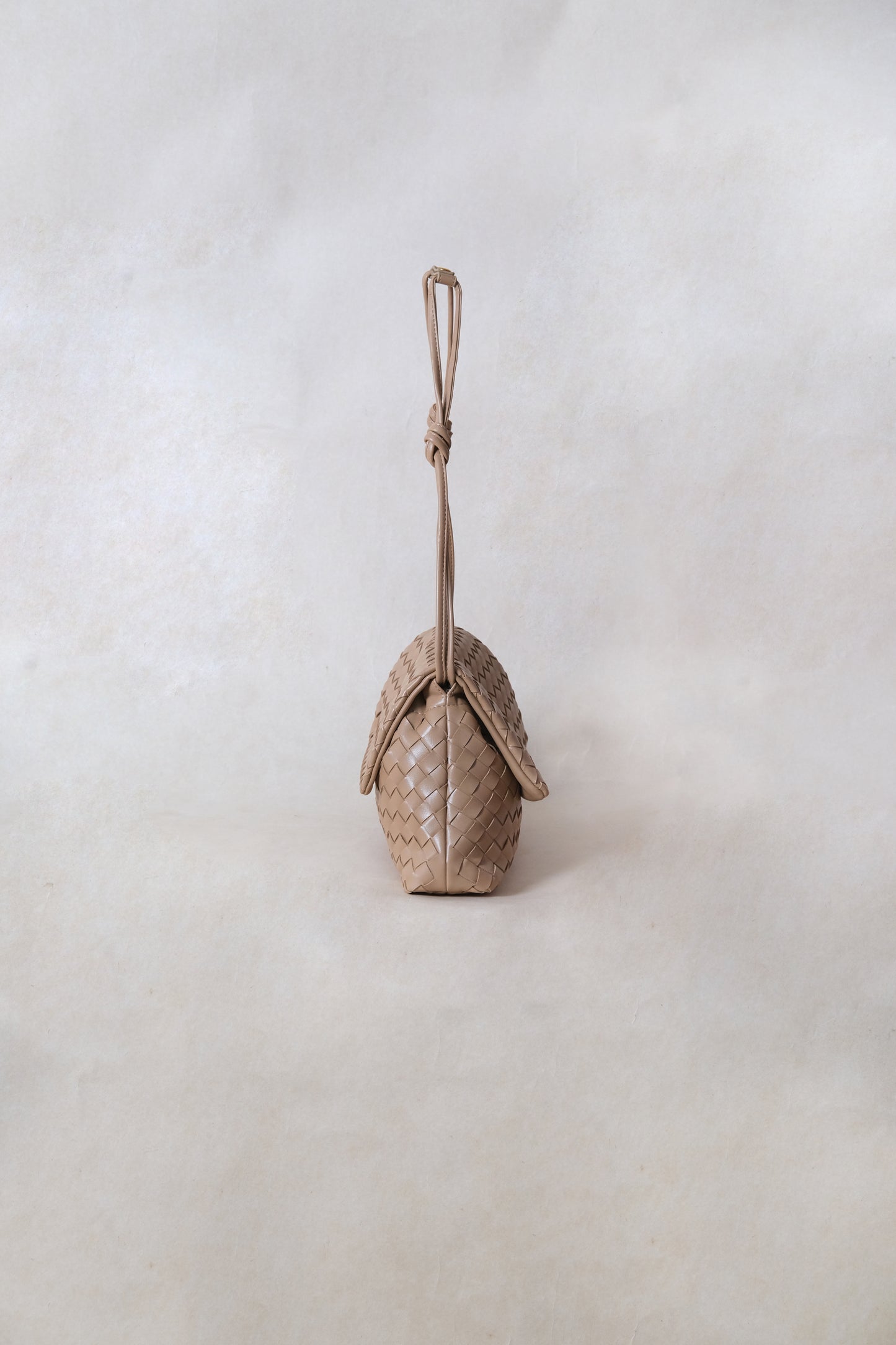 Artisan Classic Messenger Bag - Almond