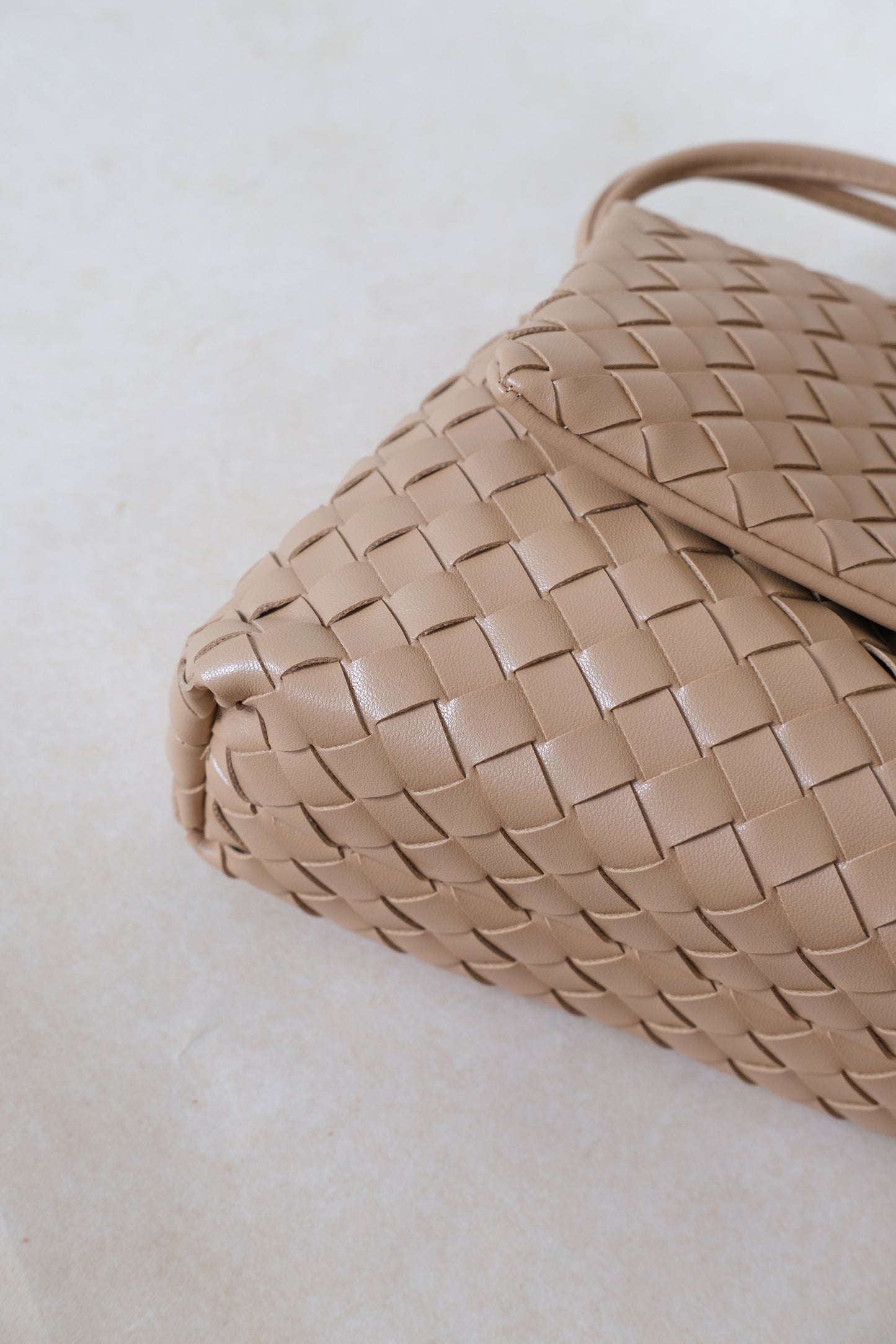 Artisan Classic Messenger Bag - Almond