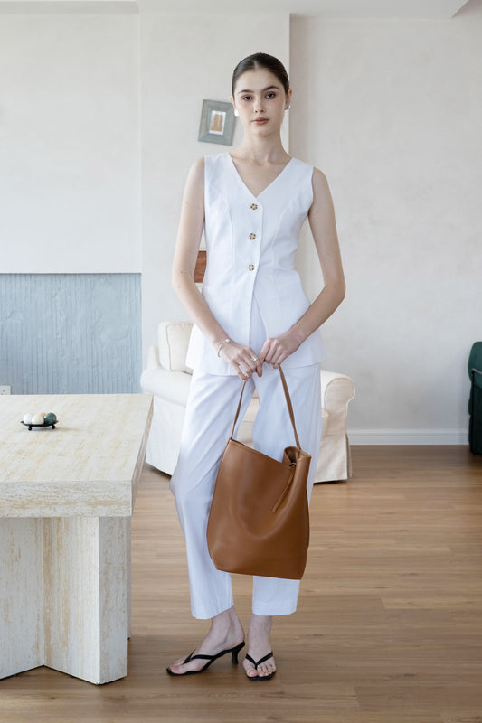 갈색 자갈무늬 질감의 부드러운 가죽 심플 숄더백