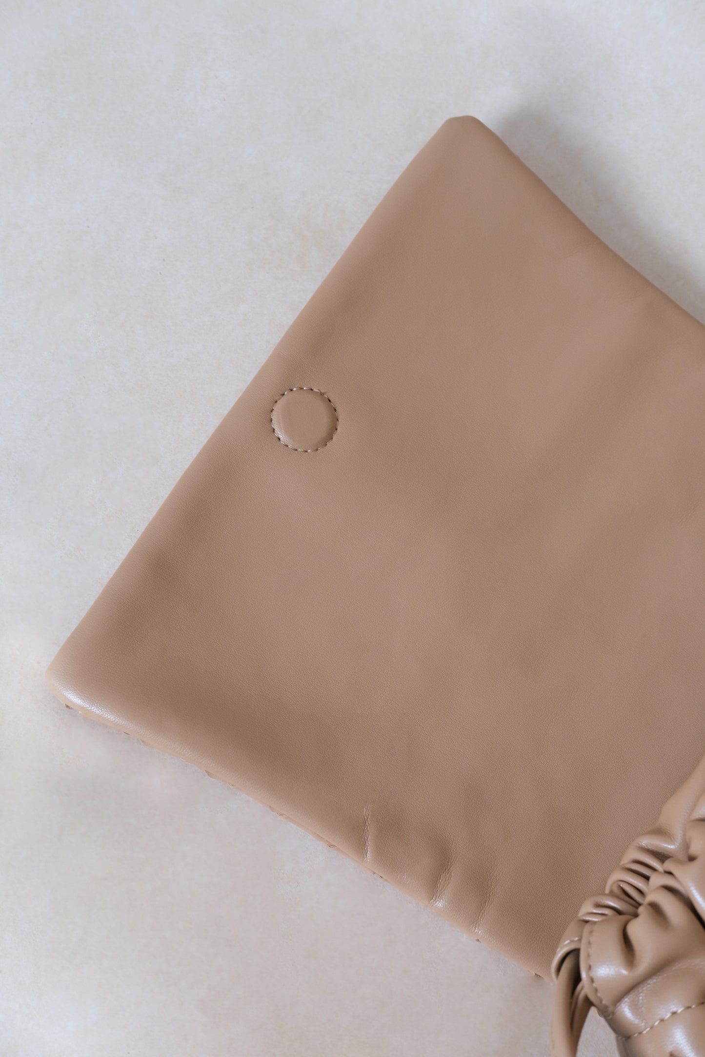 Artisan Classic Messenger Bag - Almond