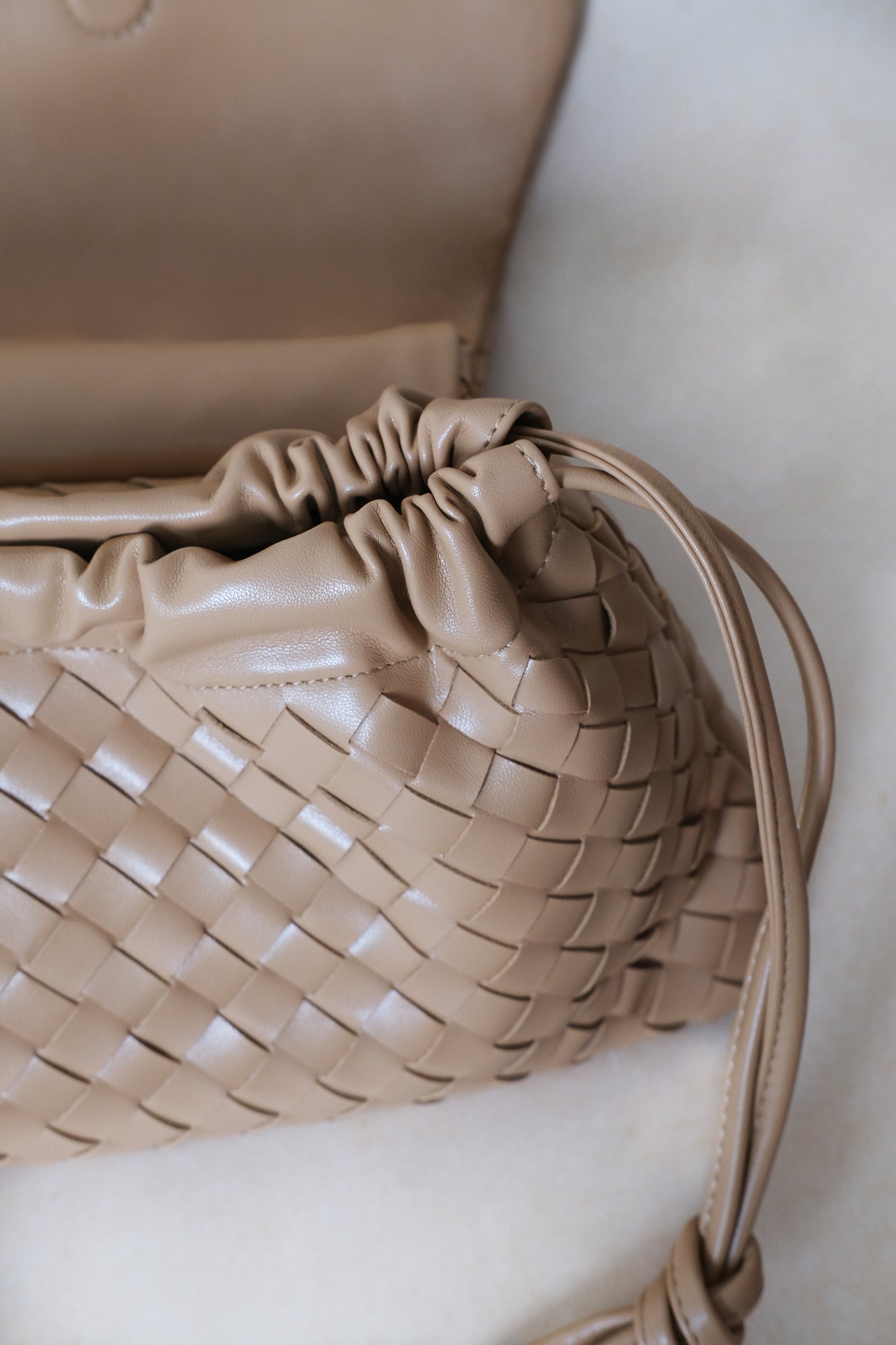 Artisan Classic Messenger Bag - Almond