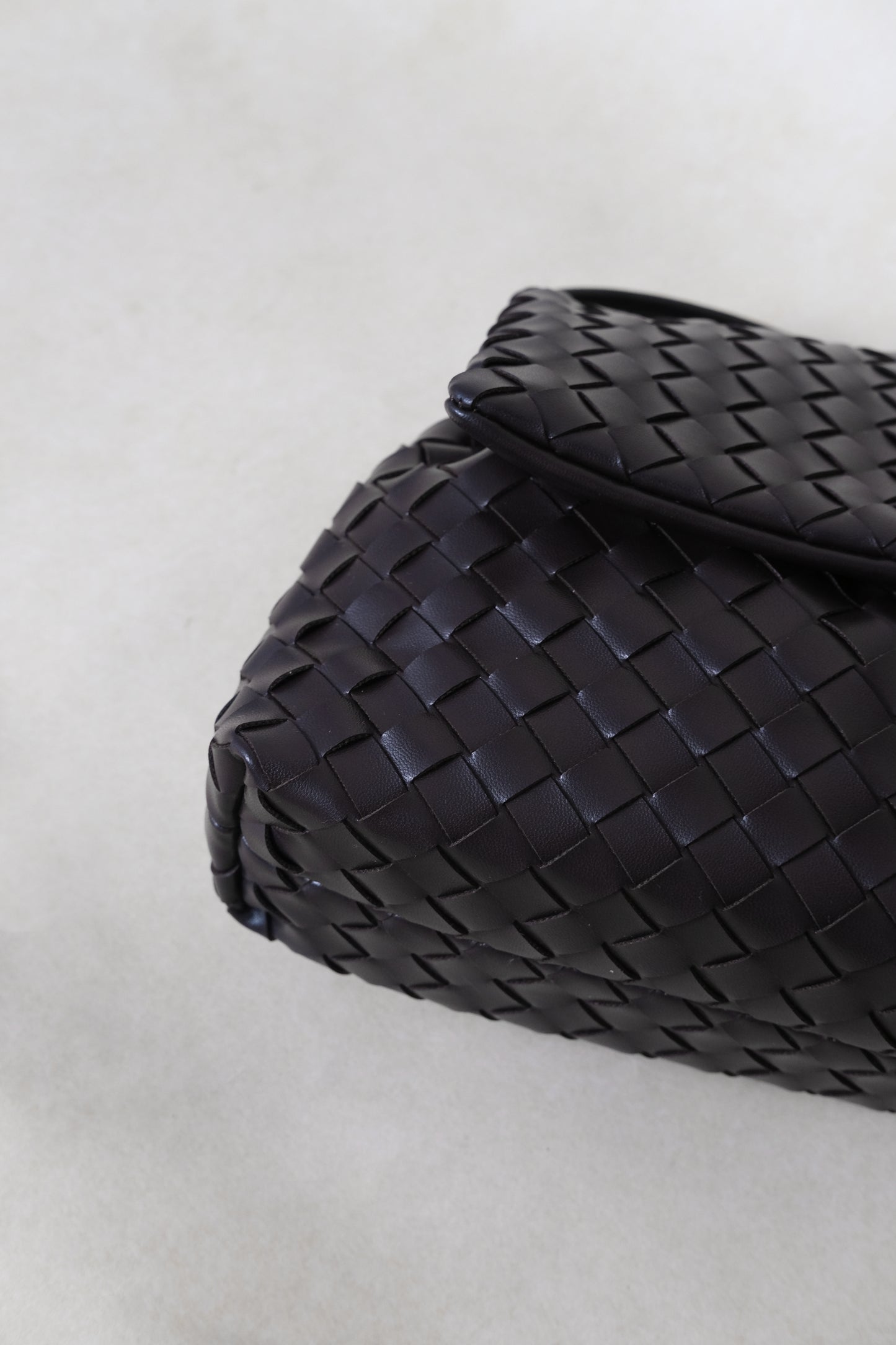 Artisan Classic Messenger Bag - Black Currant
