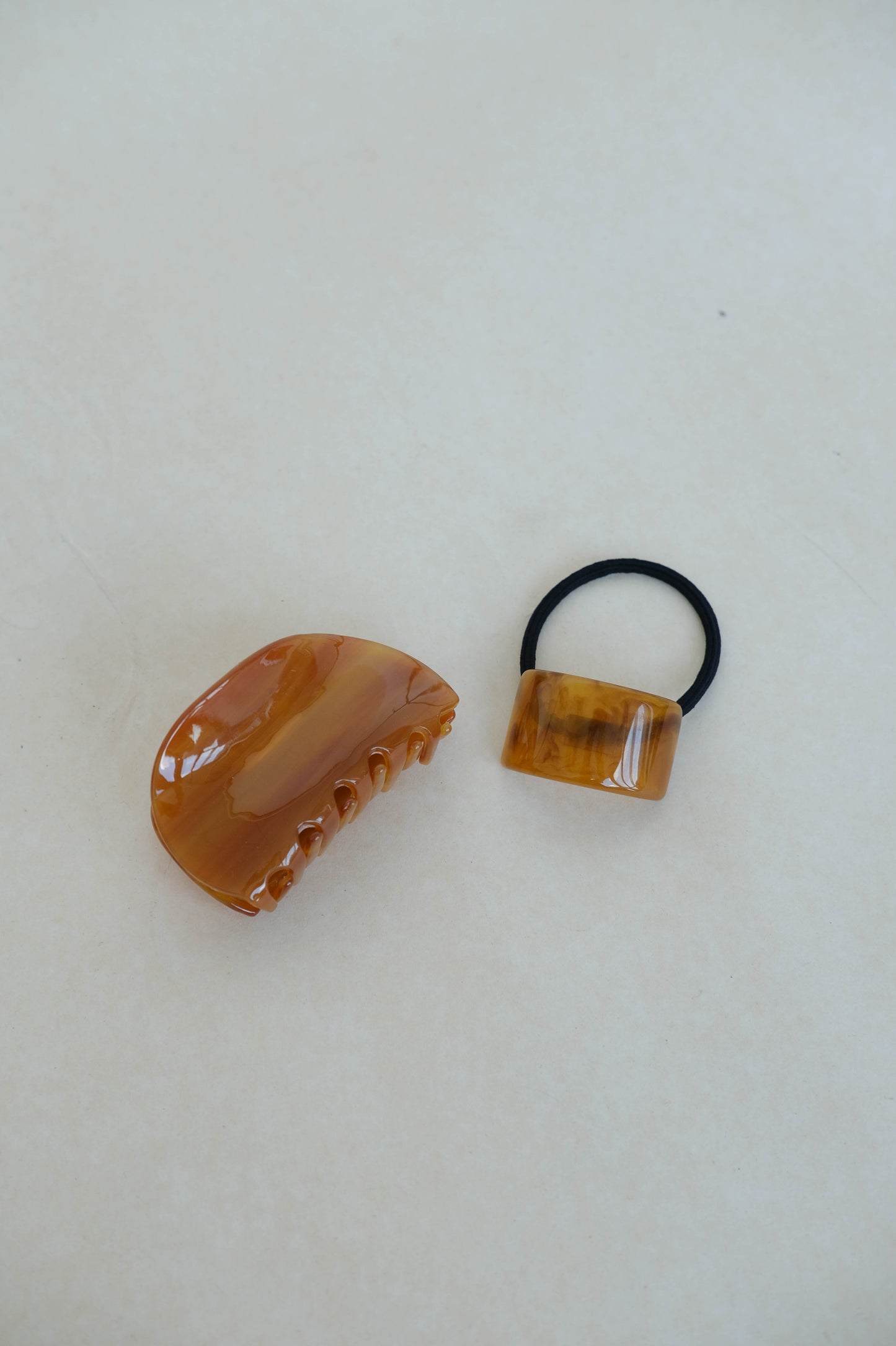 French gripper clip caramel color