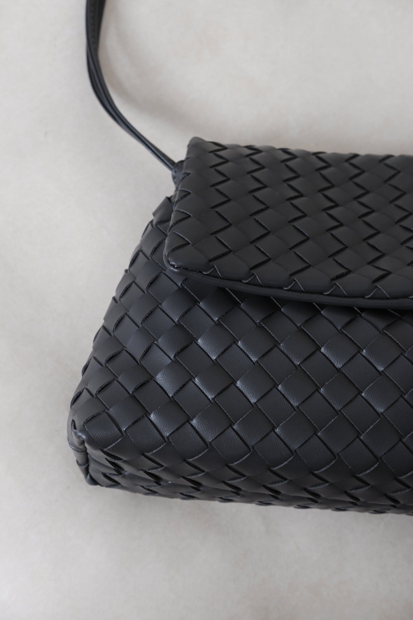 Artisan Classic Messenger Bag - Charcoal Gray