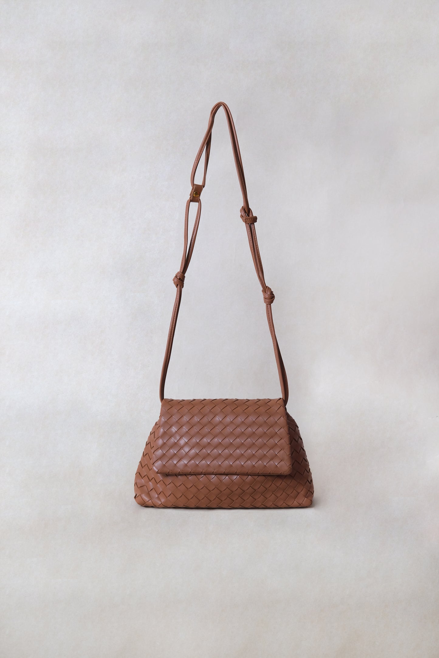 Artisan Classic Messenger Bag - Shinny Chestnut