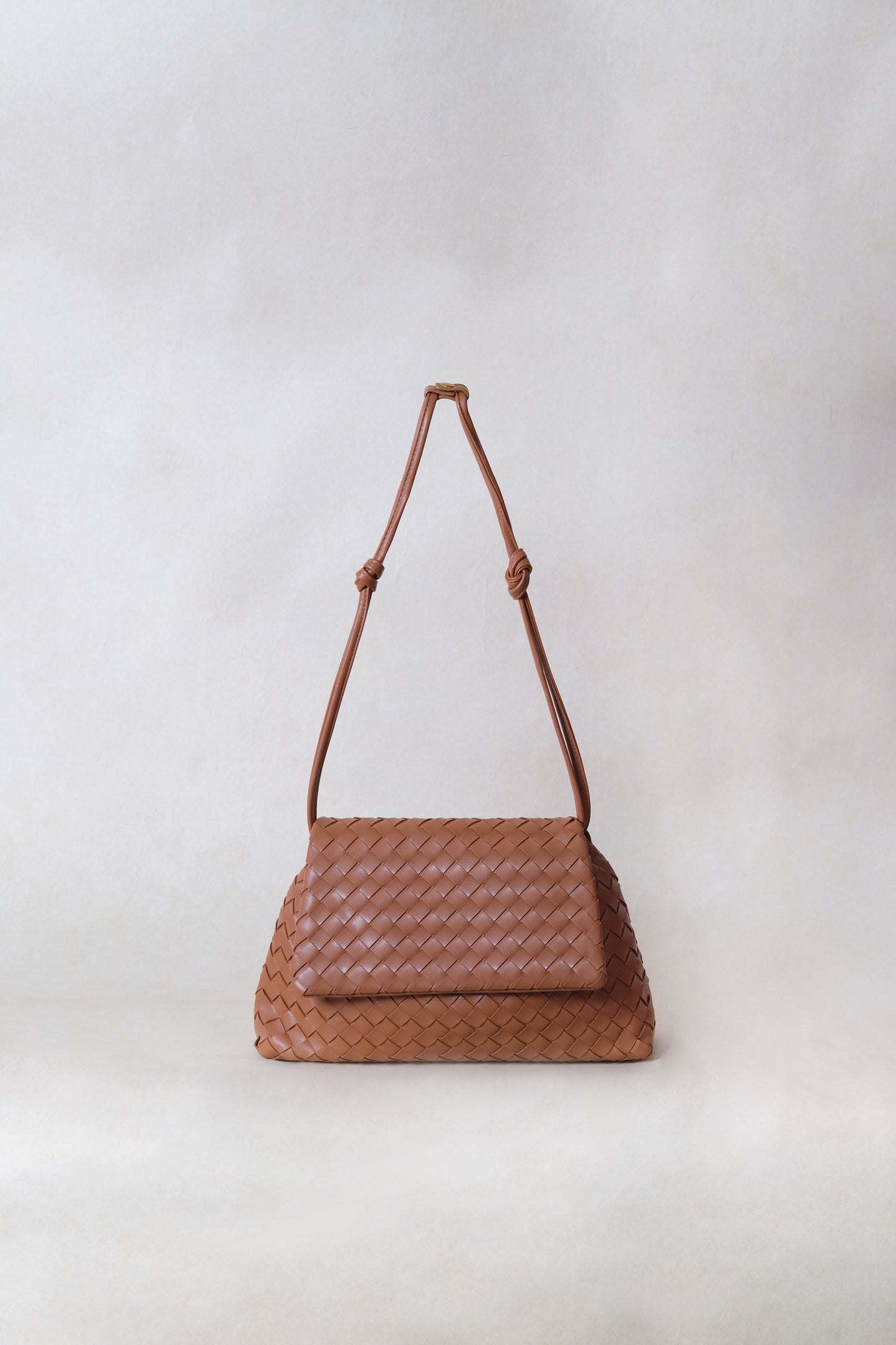 Artisan Classic Messenger Bag - Shinny Chestnut