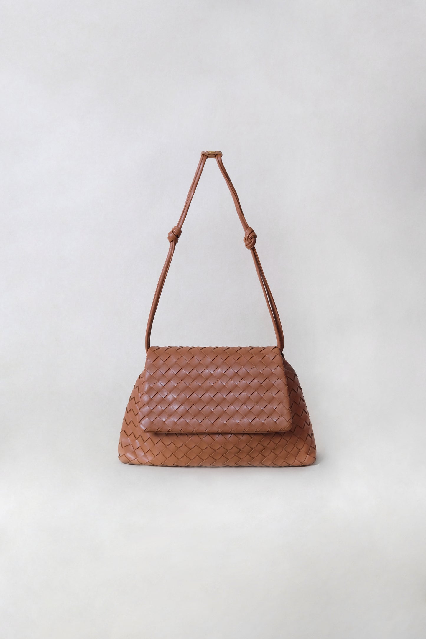 Artisan Classic Messenger Bag - Shinny Chestnut
