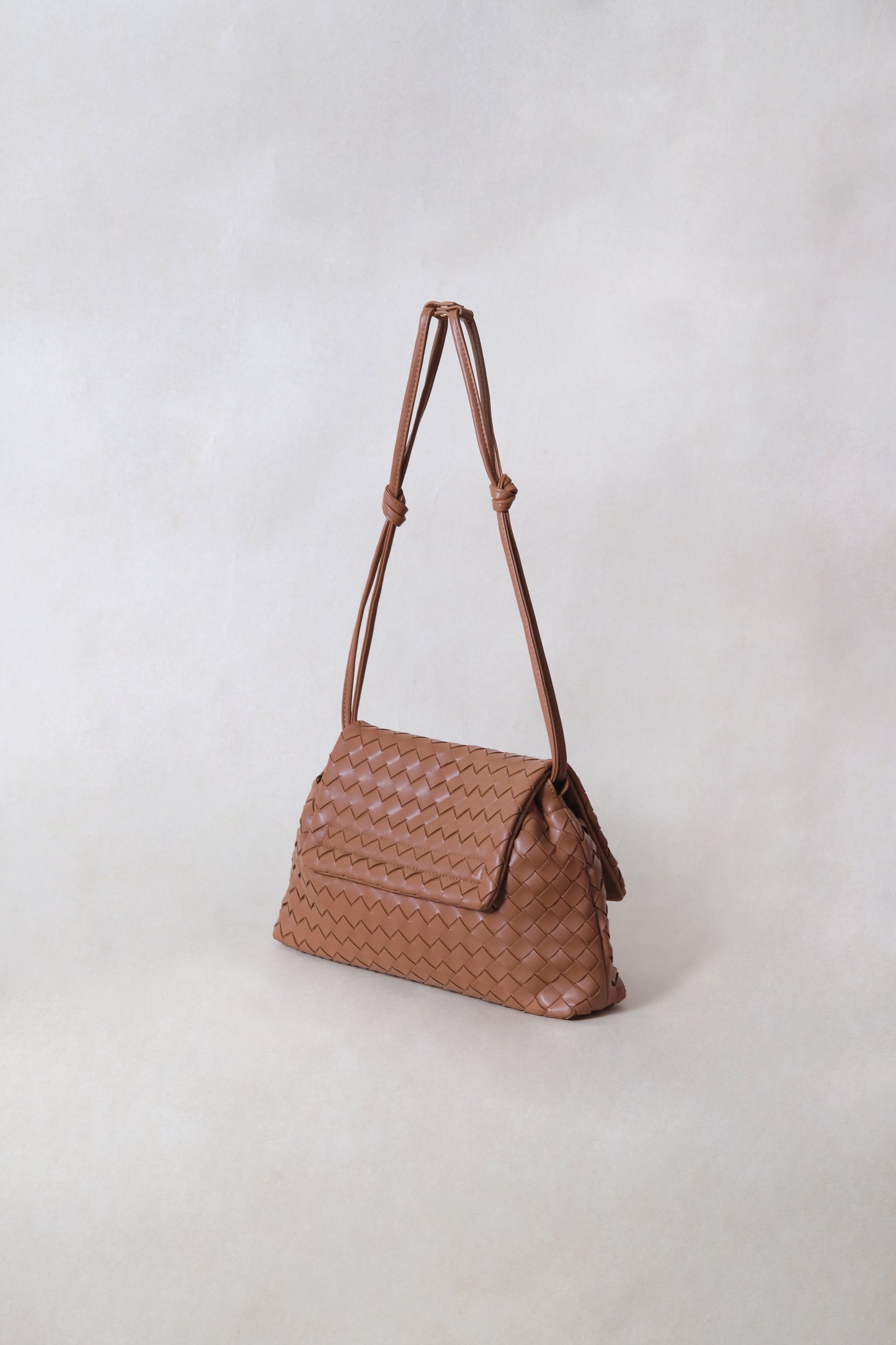 Artisan Classic Messenger Bag - Shinny Chestnut