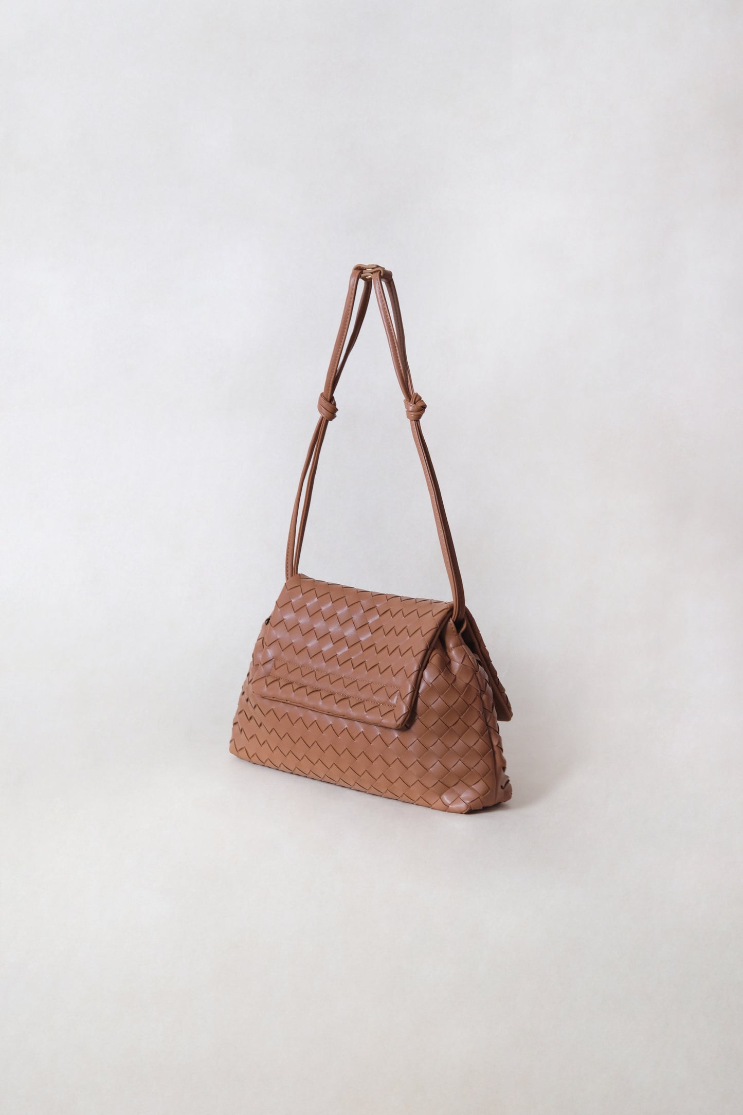 Artisan Classic Messenger Bag - Shinny Chestnut