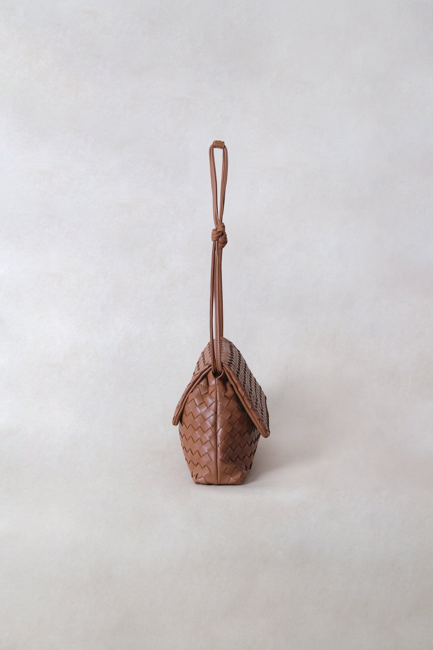 Artisan Classic Messenger Bag - Shinny Chestnut
