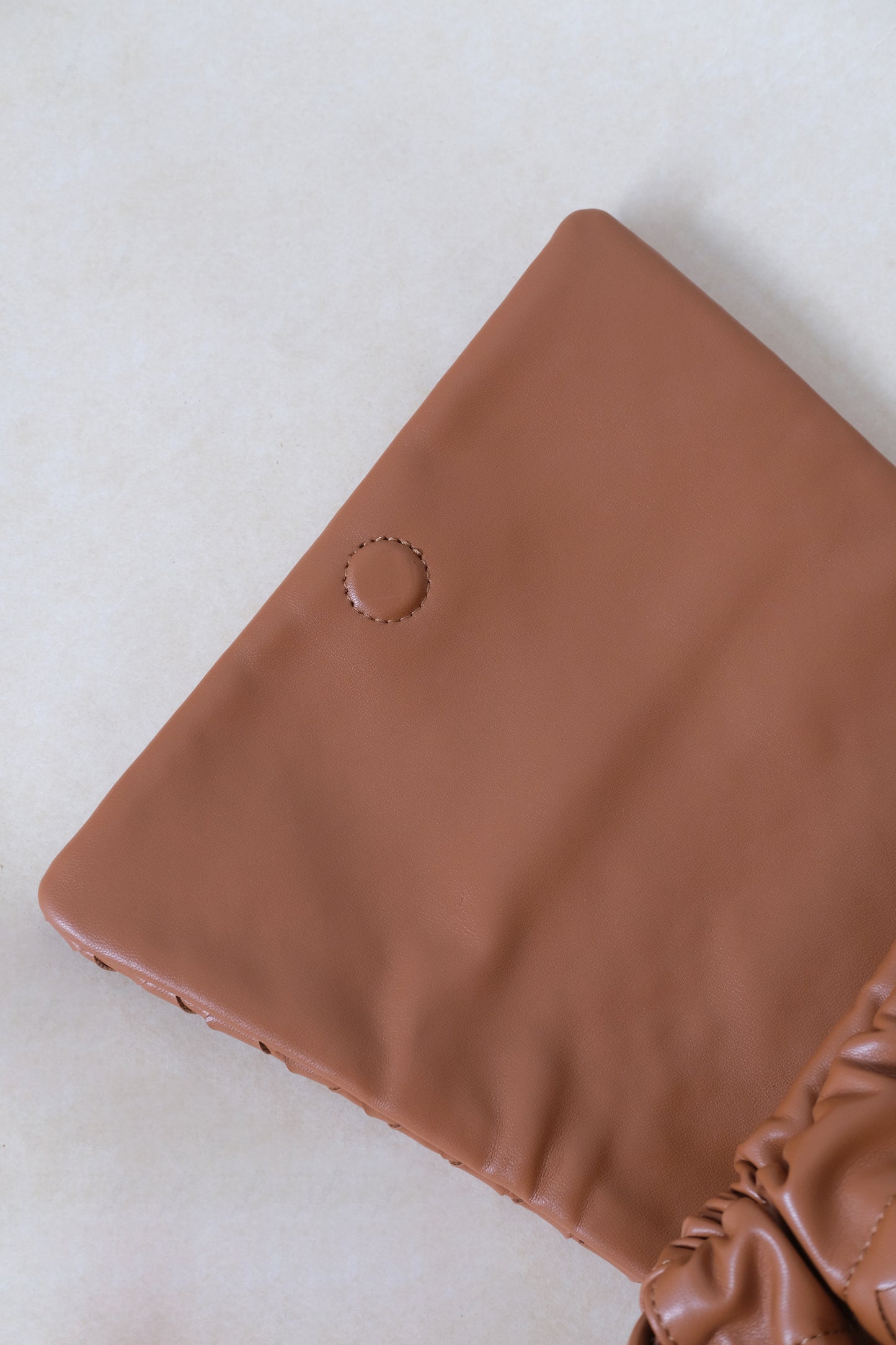 Artisan Classic Messenger Bag - Shinny Chestnut