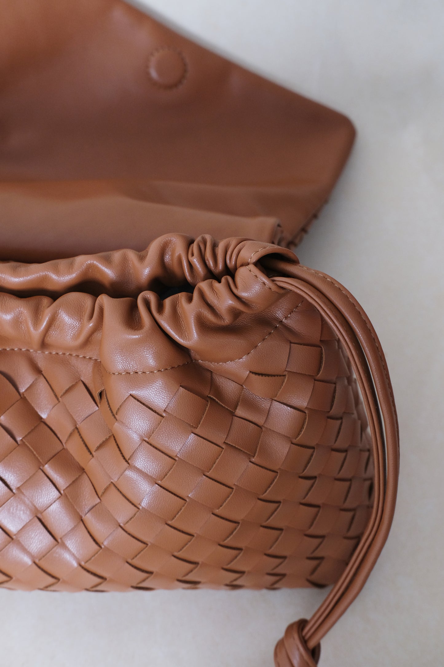 Artisan Classic Messenger Bag - Shinny Chestnut