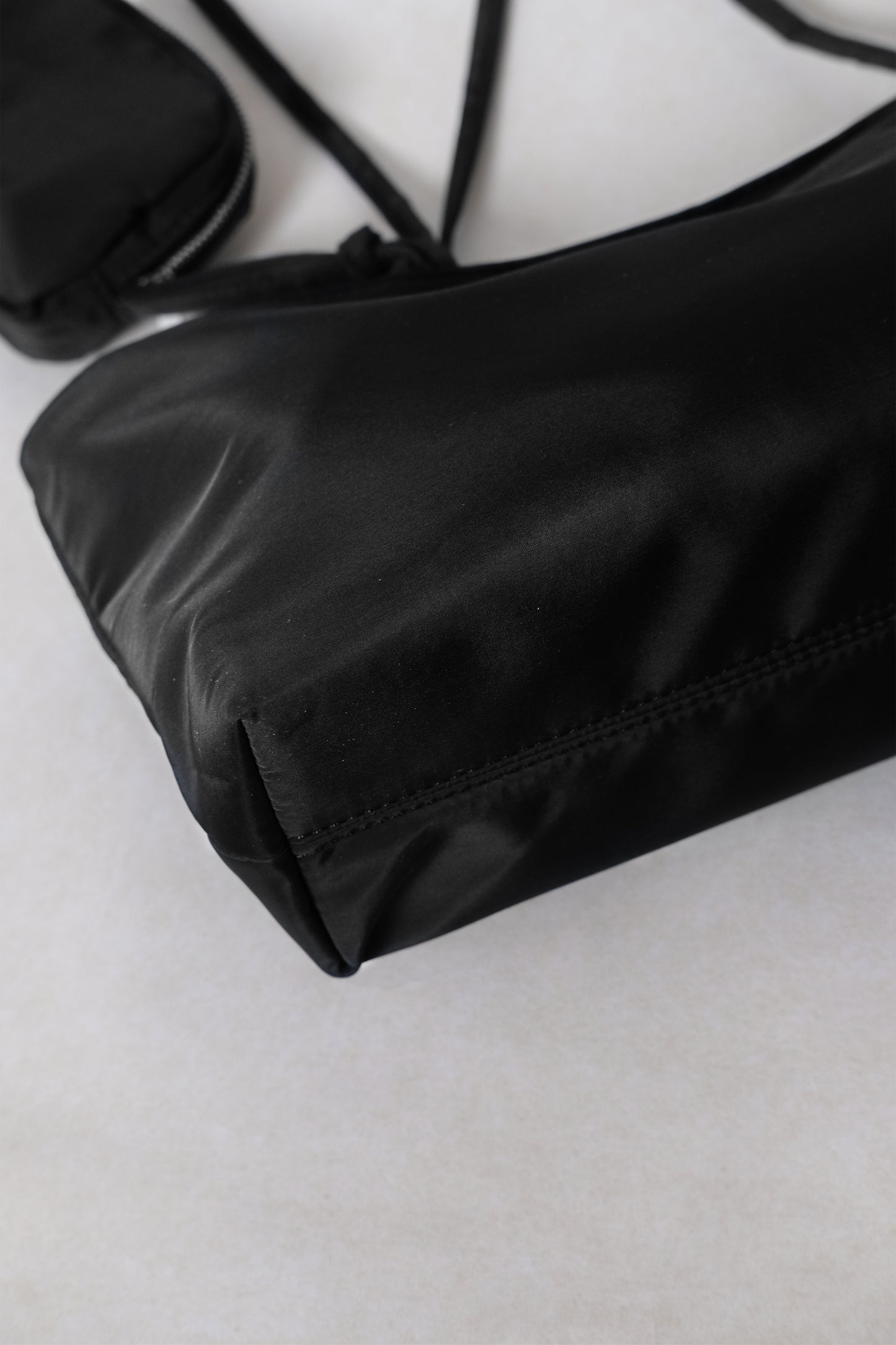 Classic Avenue Tote - Classic Black (With Charm)