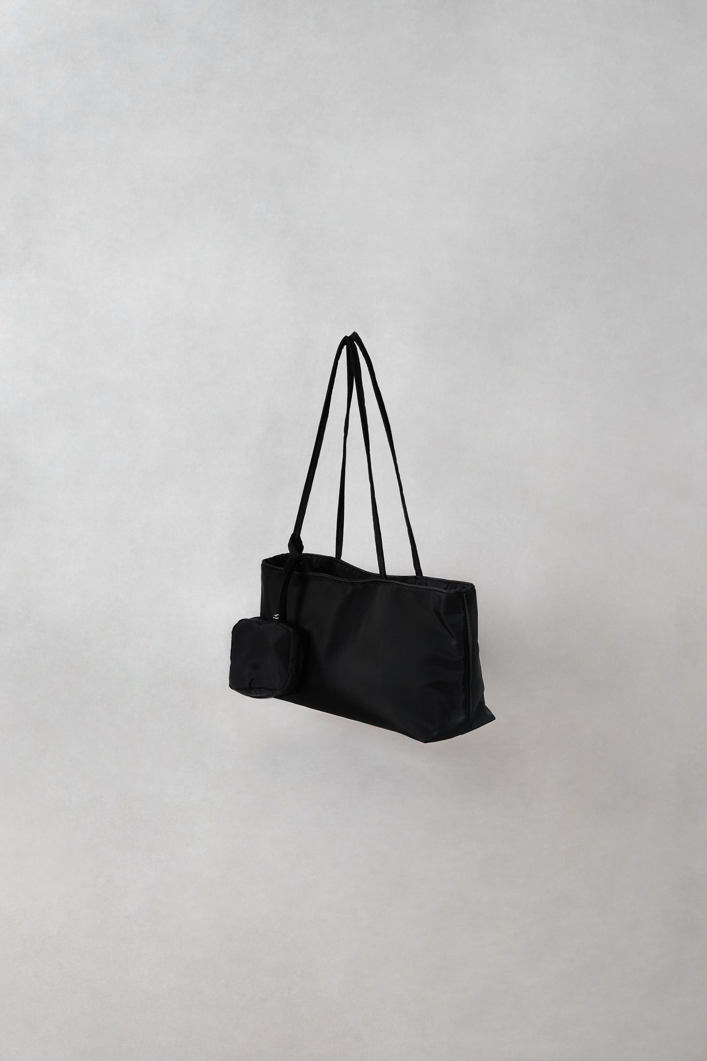 Classic Avenue Tote - Classic Black (With Charm)