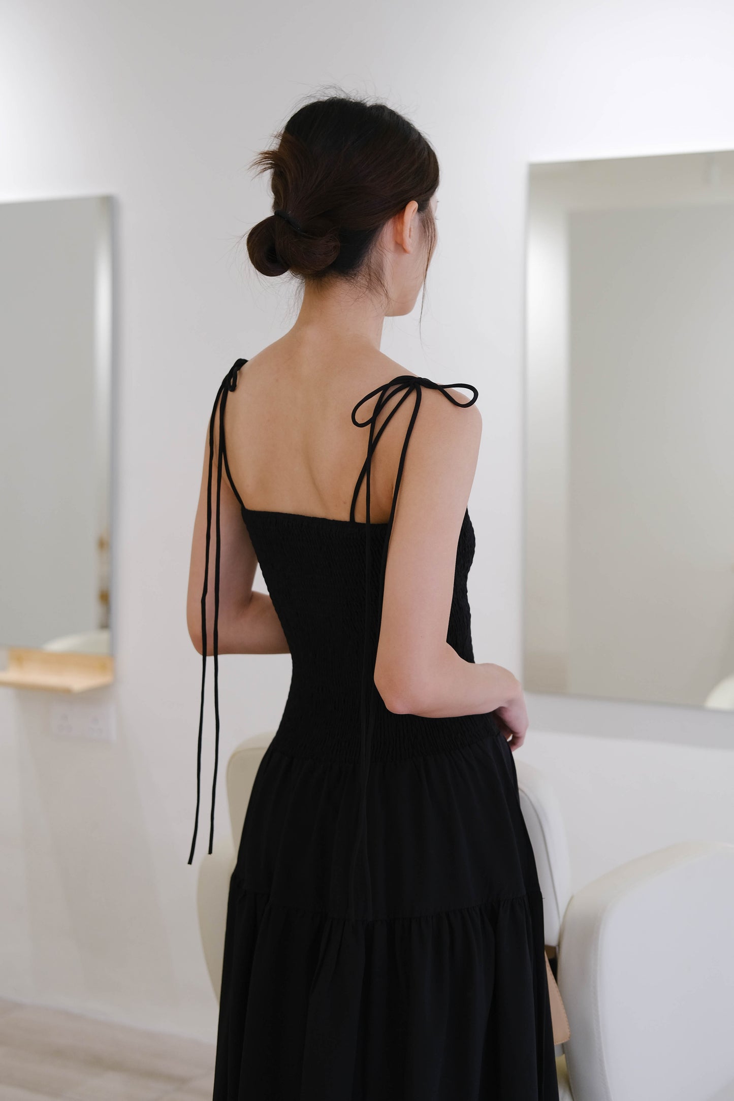 One-neck pleated waist slimming suspender dress in classic black