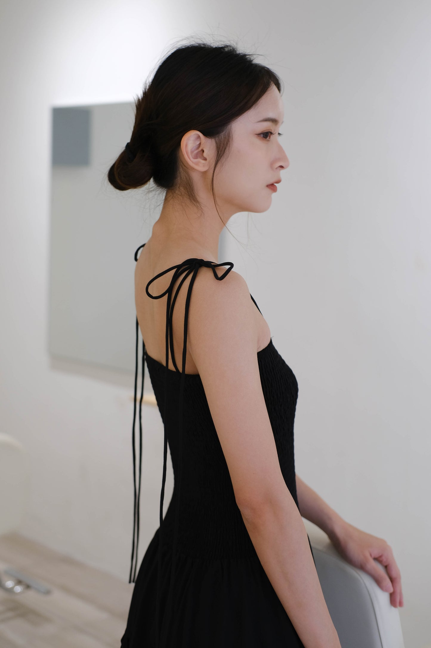 One-neck pleated waist slimming suspender dress in classic black