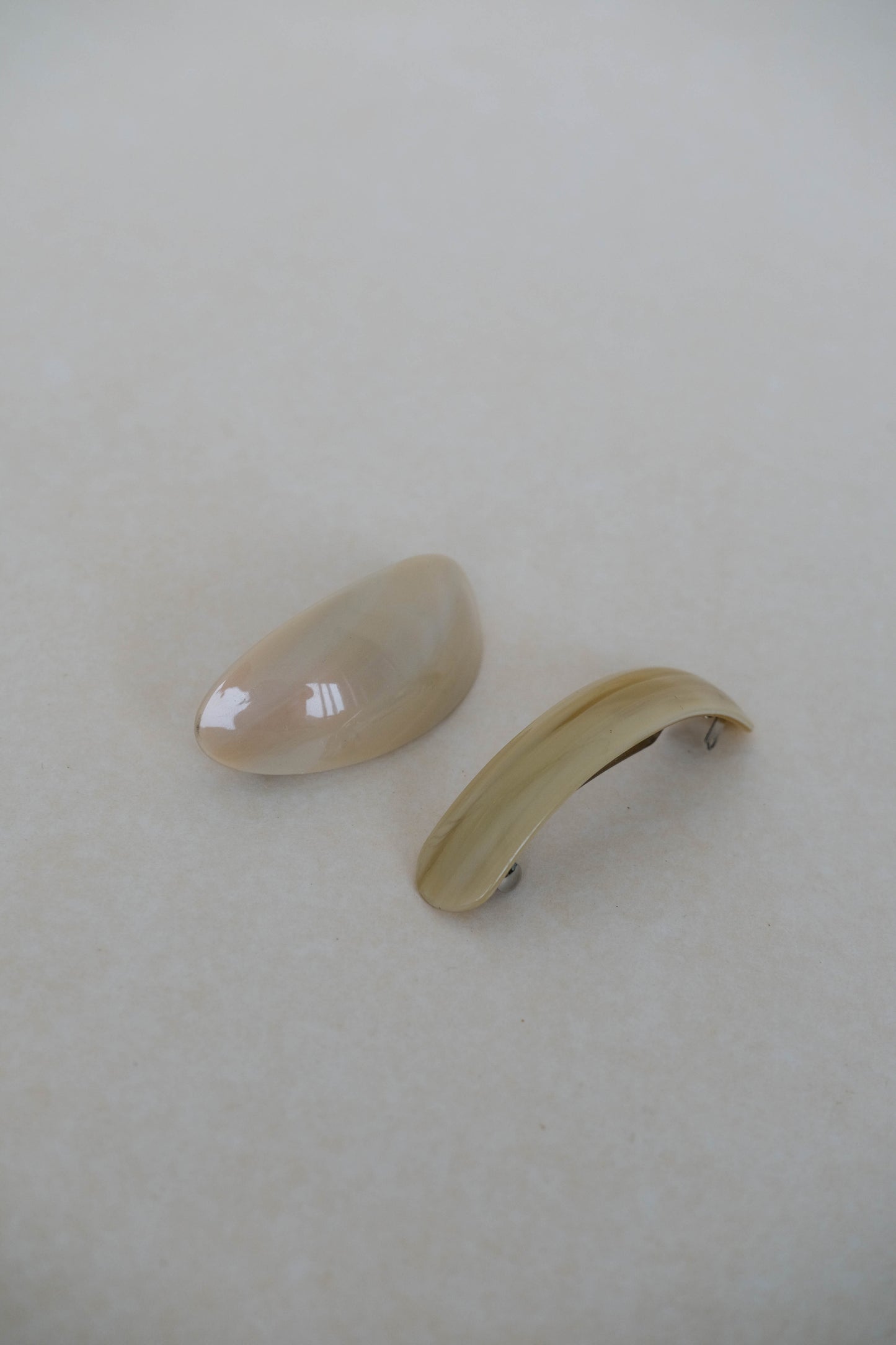 Light apricot half tied hair clip-oval style