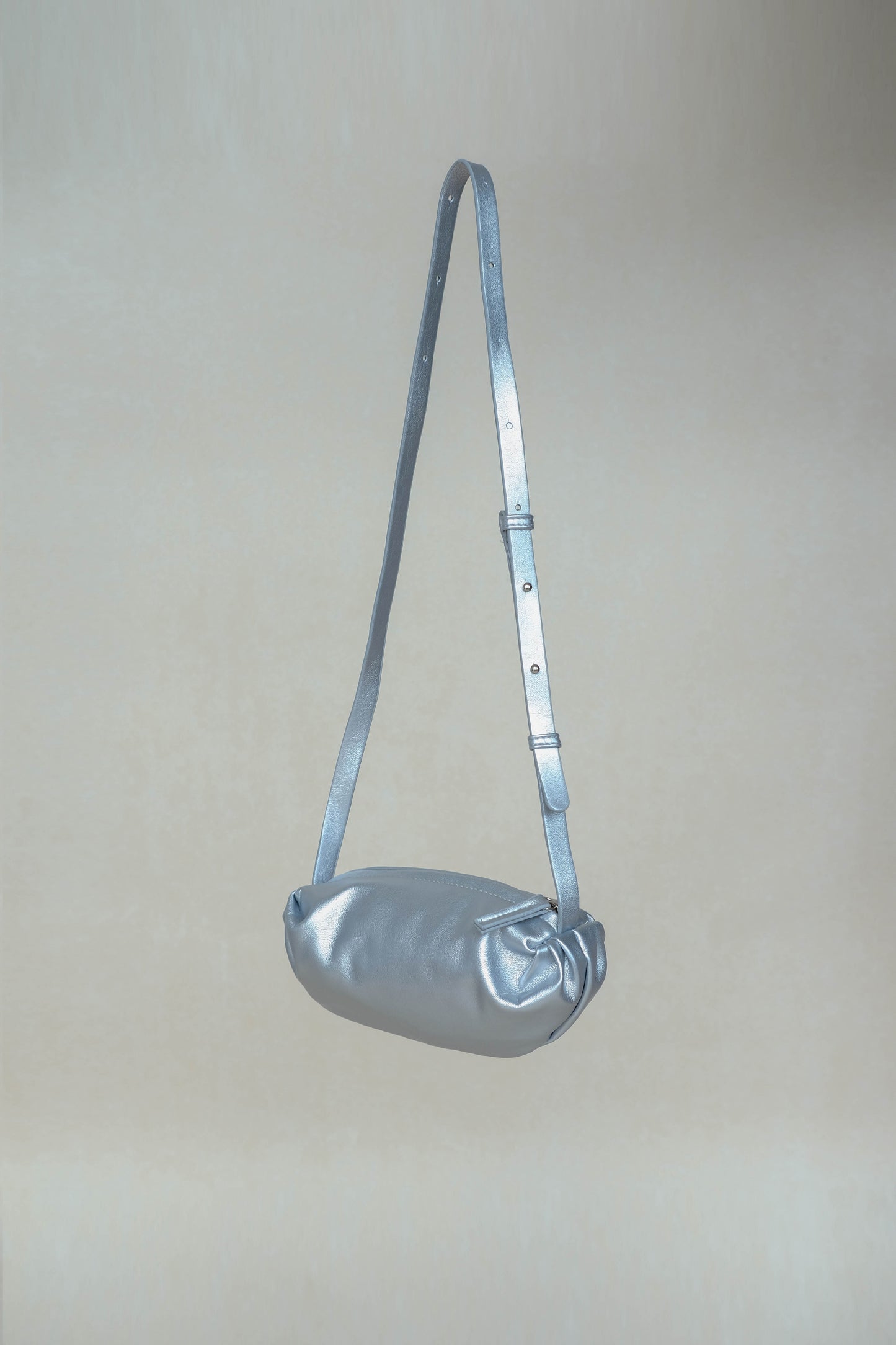 Half-moon dumpling bag in Silver