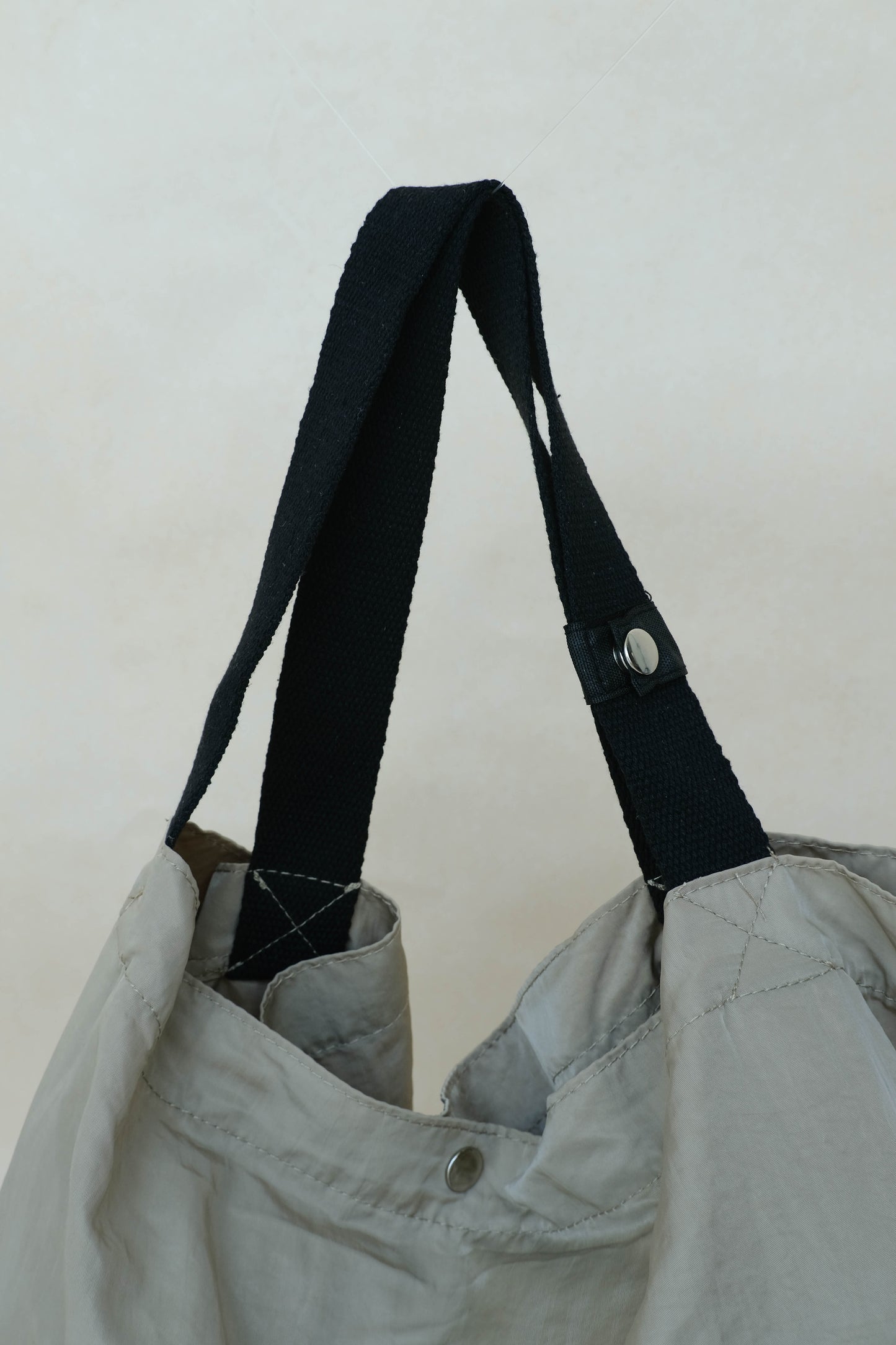 Large capacity nylon cloth shoulder bag in khaki
