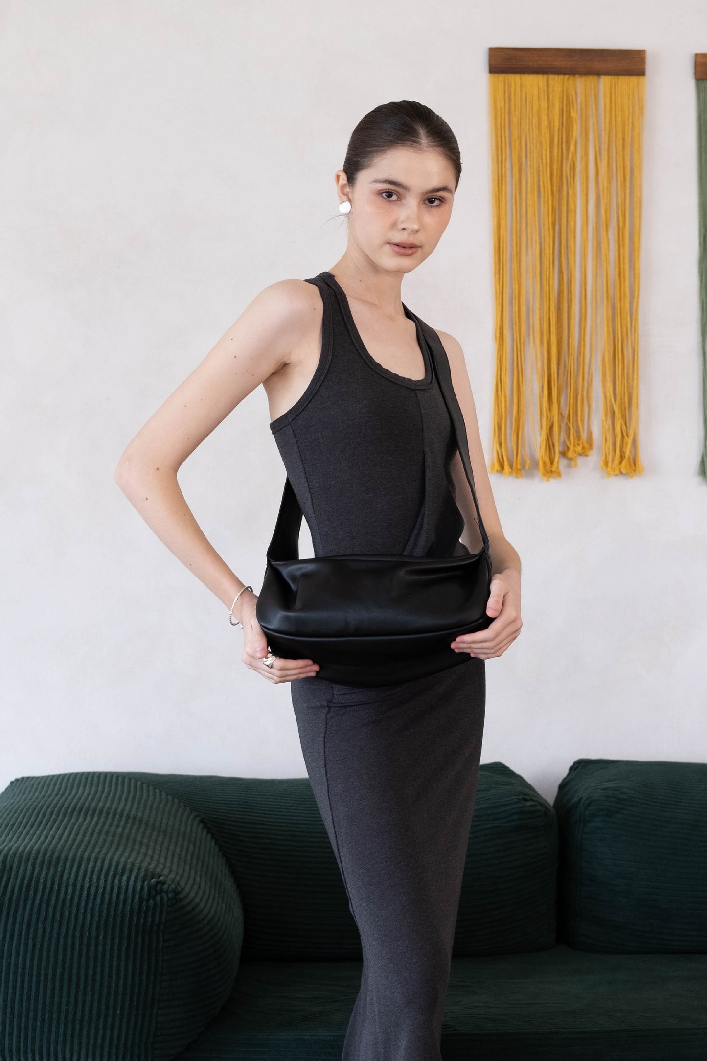 經典黑色 PU 軟式皮革枕頭包