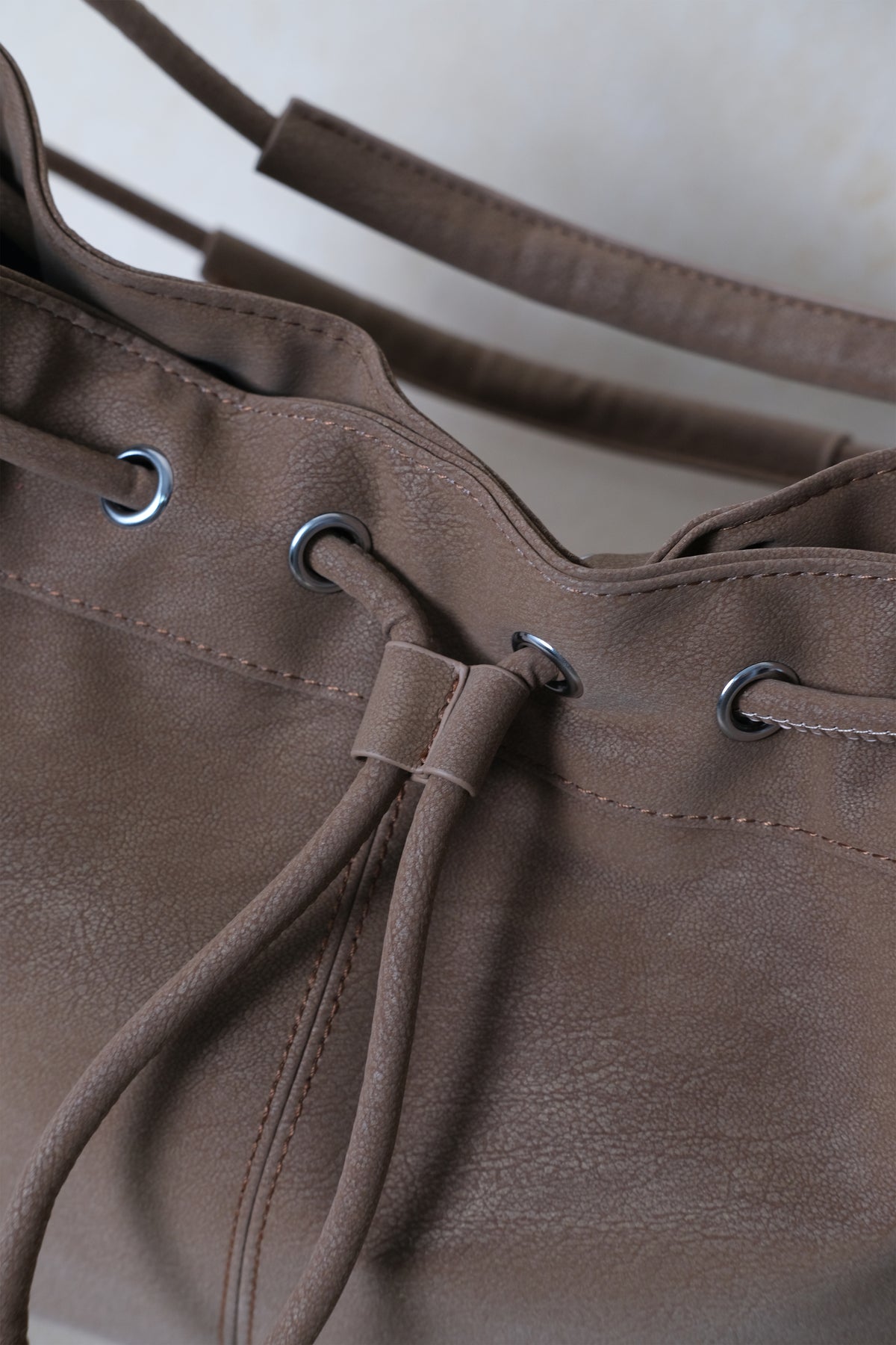 Medium Classic Daily Tote - Chestnut (With Charm)