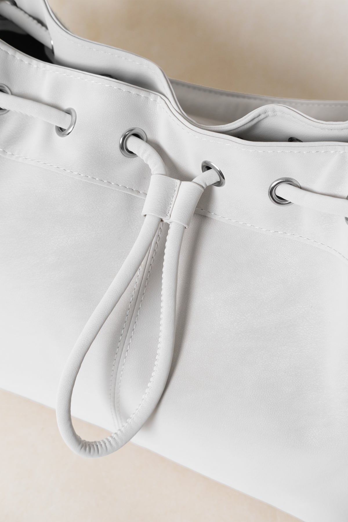 Medium Classic Daily Tote - White (With Charm)