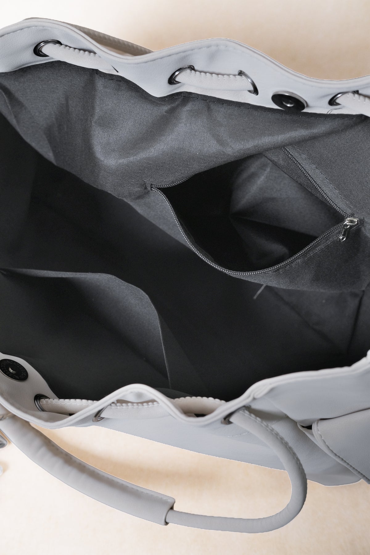 Medium Classic Daily Tote - White (With Charm)