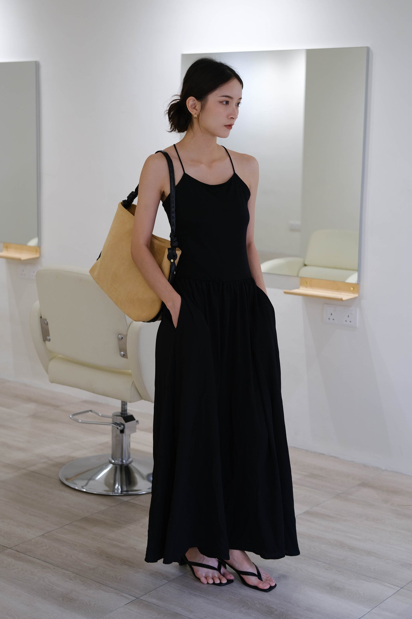 Halter neck contrast color stitching sling dress in classic black