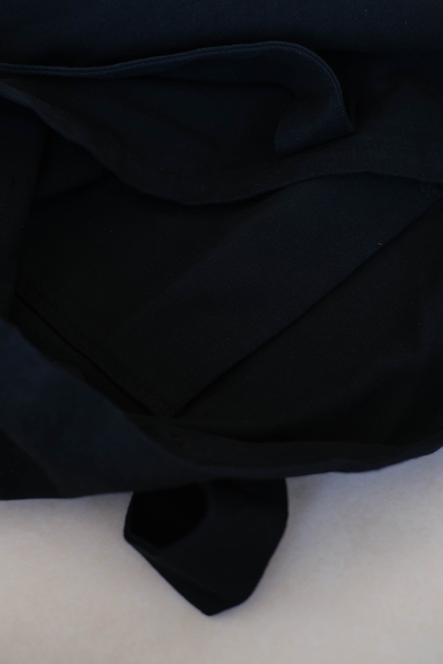 Tote shoulder bag in solid black