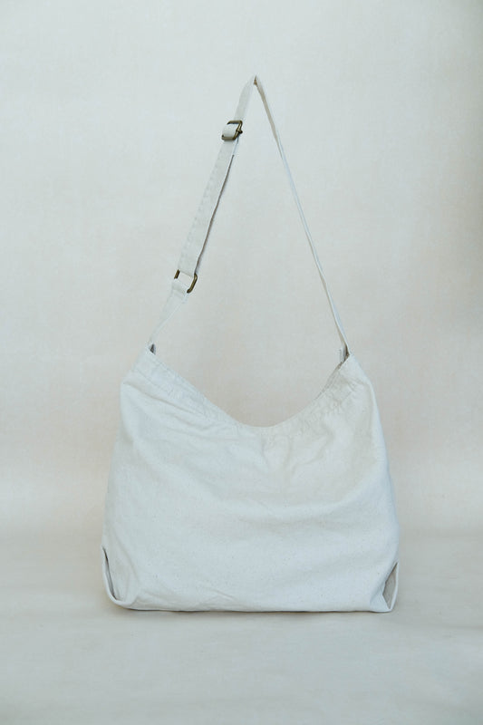 Simple canvas large capacity crossbody bag in cream white