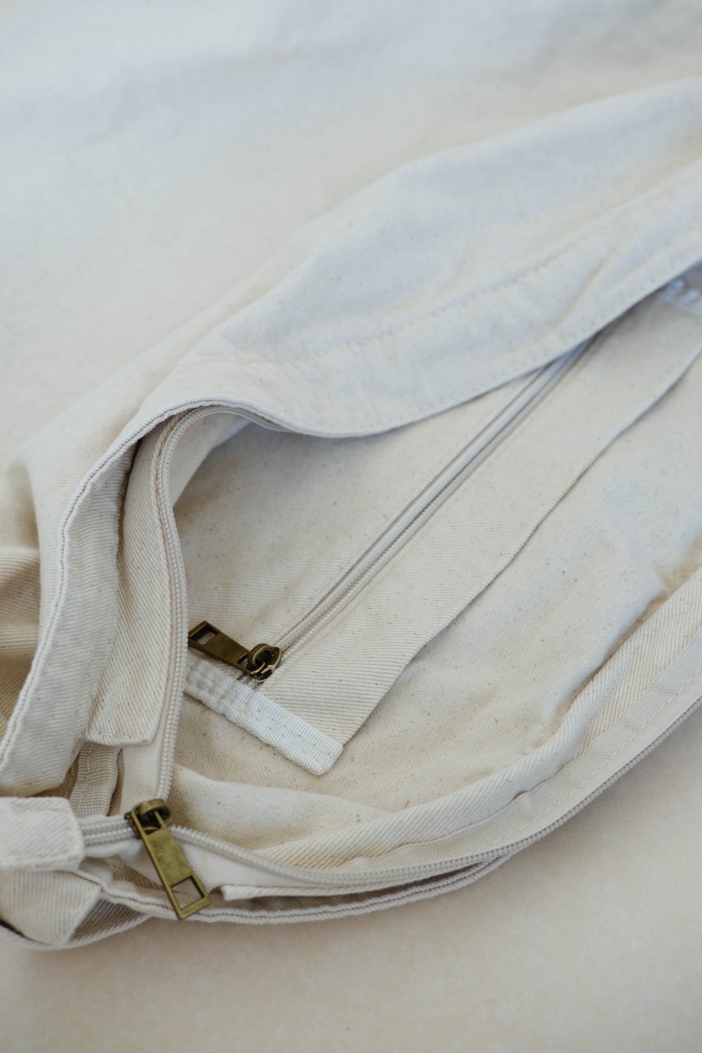 Simple Canvas Large Capacity Crossbody Bag in Cream White