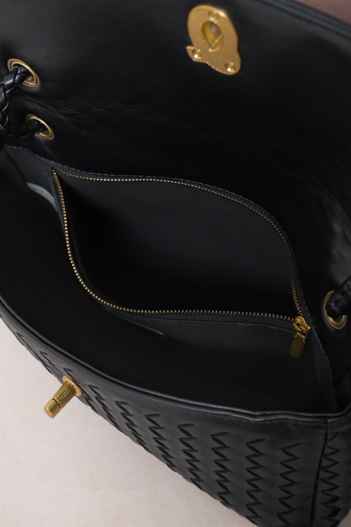 Artisan Linear Flap - Classic Black
