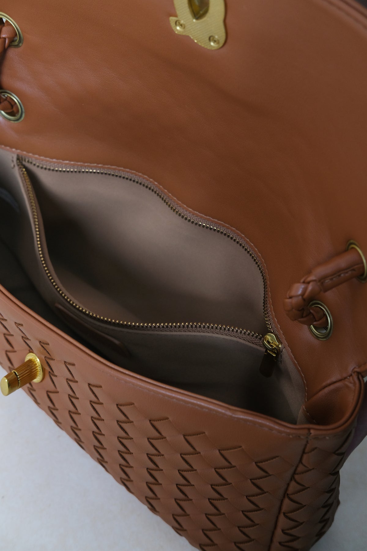 Artisan Linear Flap - Shinny Chestnut