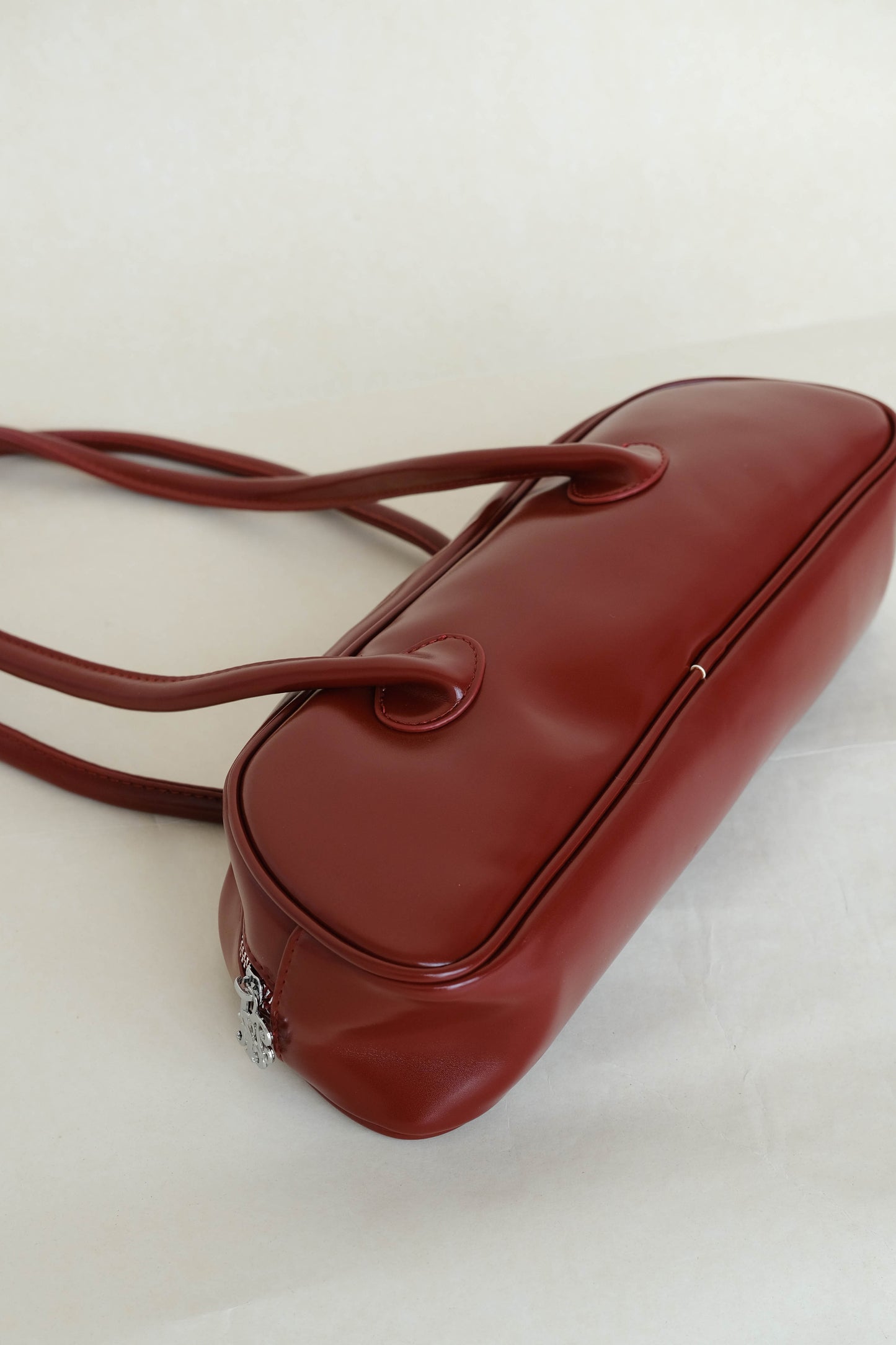 French Baguette Grand Shoulder Bag In Wine Red