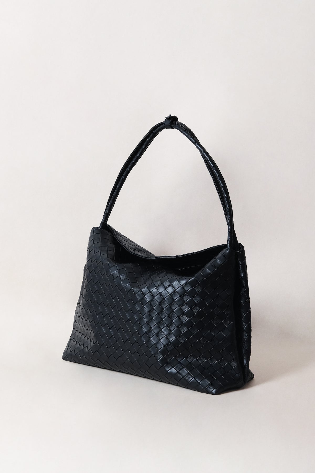 Artisan Élan Shoulder Bag - Classic Black