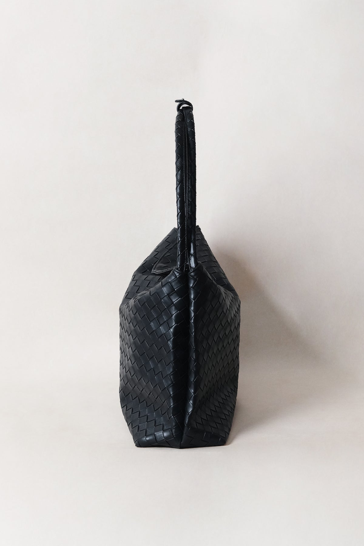 Artisan Élan Shoulder Bag - Classic Black