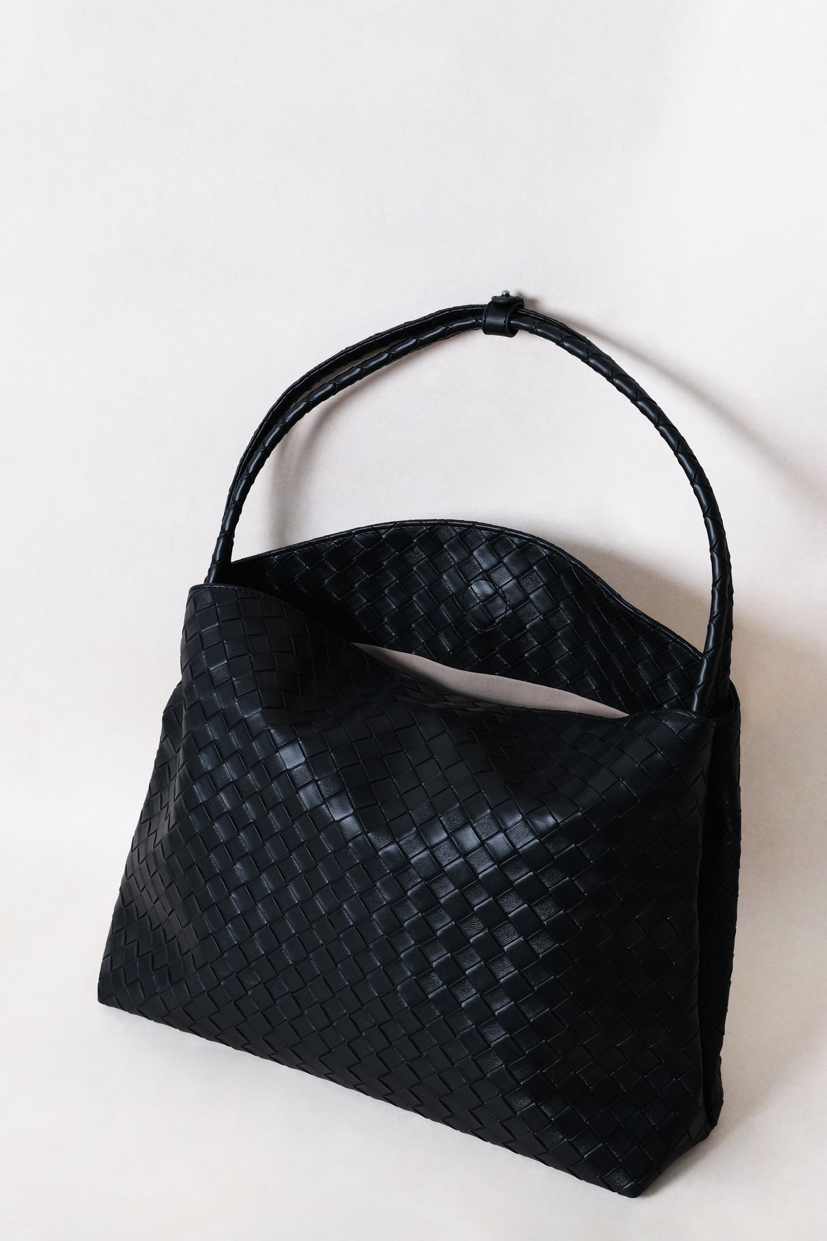Artisan Élan Shoulder Bag - Classic Black