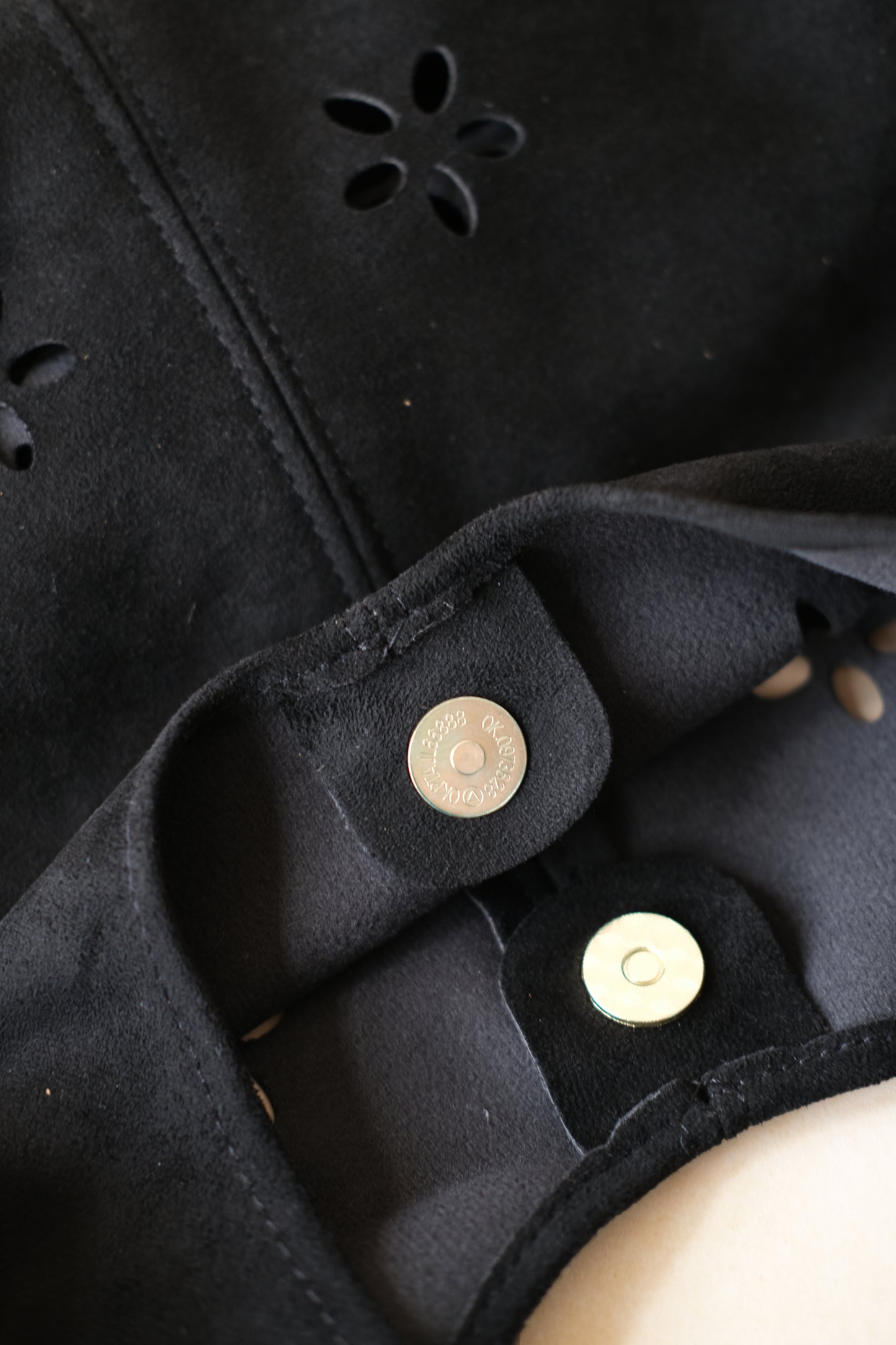 Chic Minimalist Shoulder Tote - Classic Black