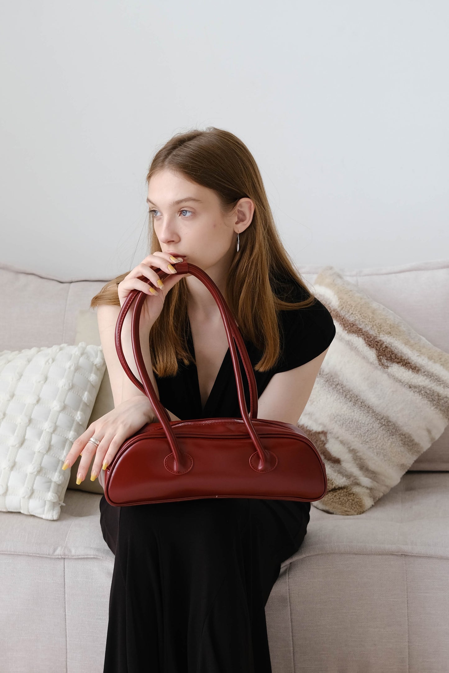 French Baguette Grand Shoulder Bag In Wine Red