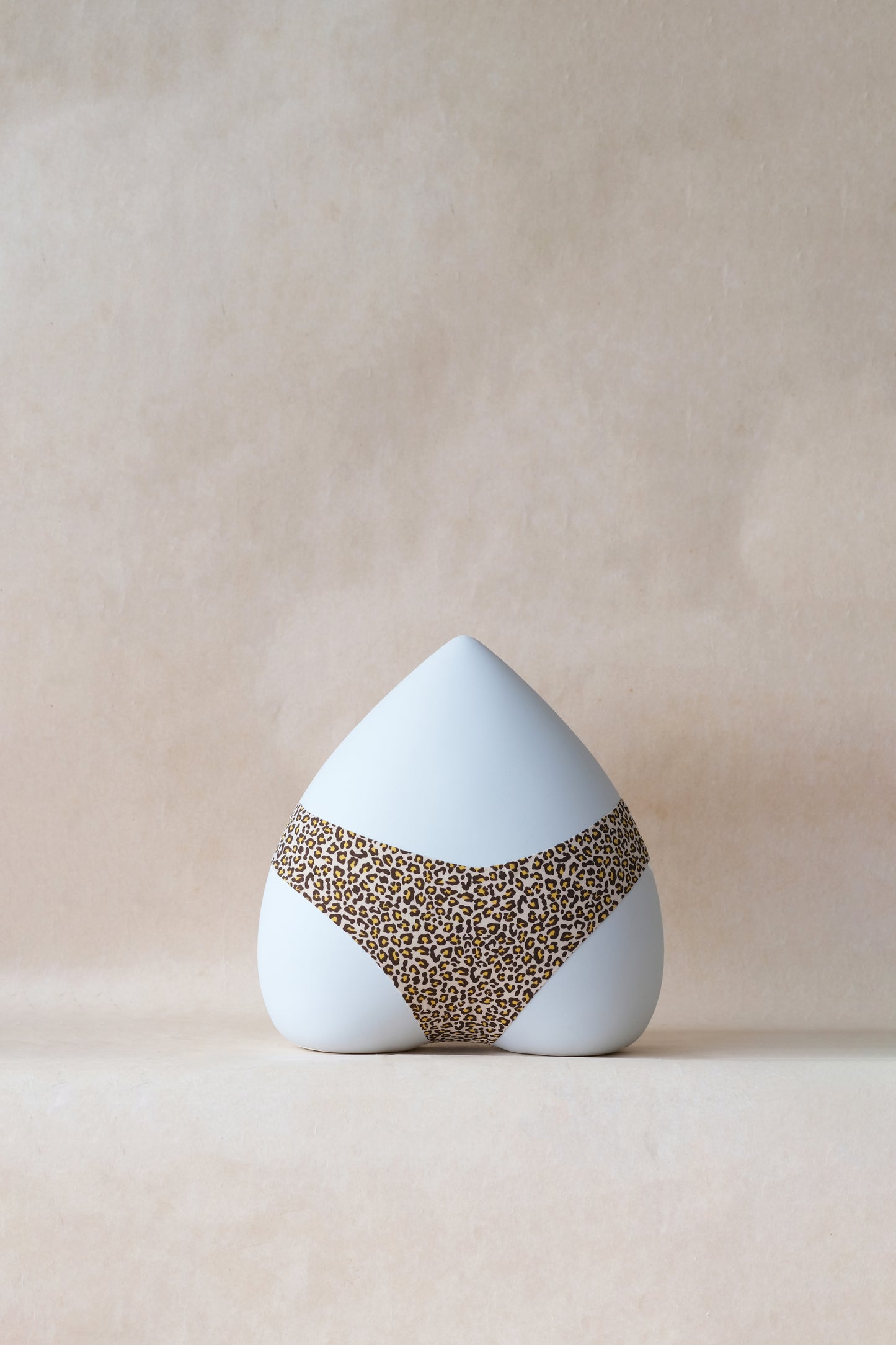 The Sleek Whisper Thong - Leopard Print