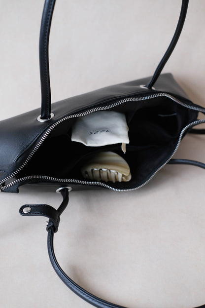 The Élise Baguette - Classic Black