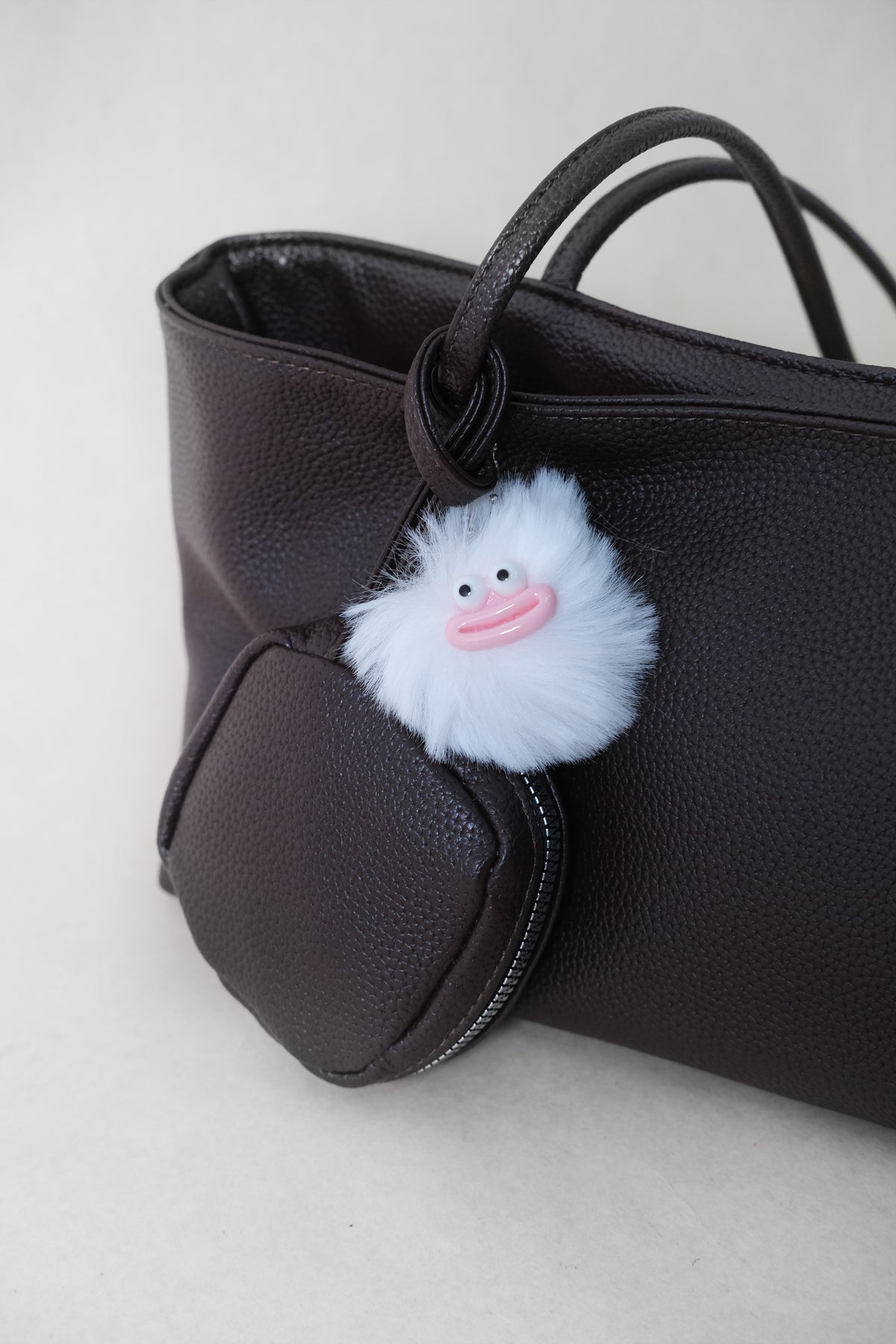 The Classic Avenue Carryall - Coffee
