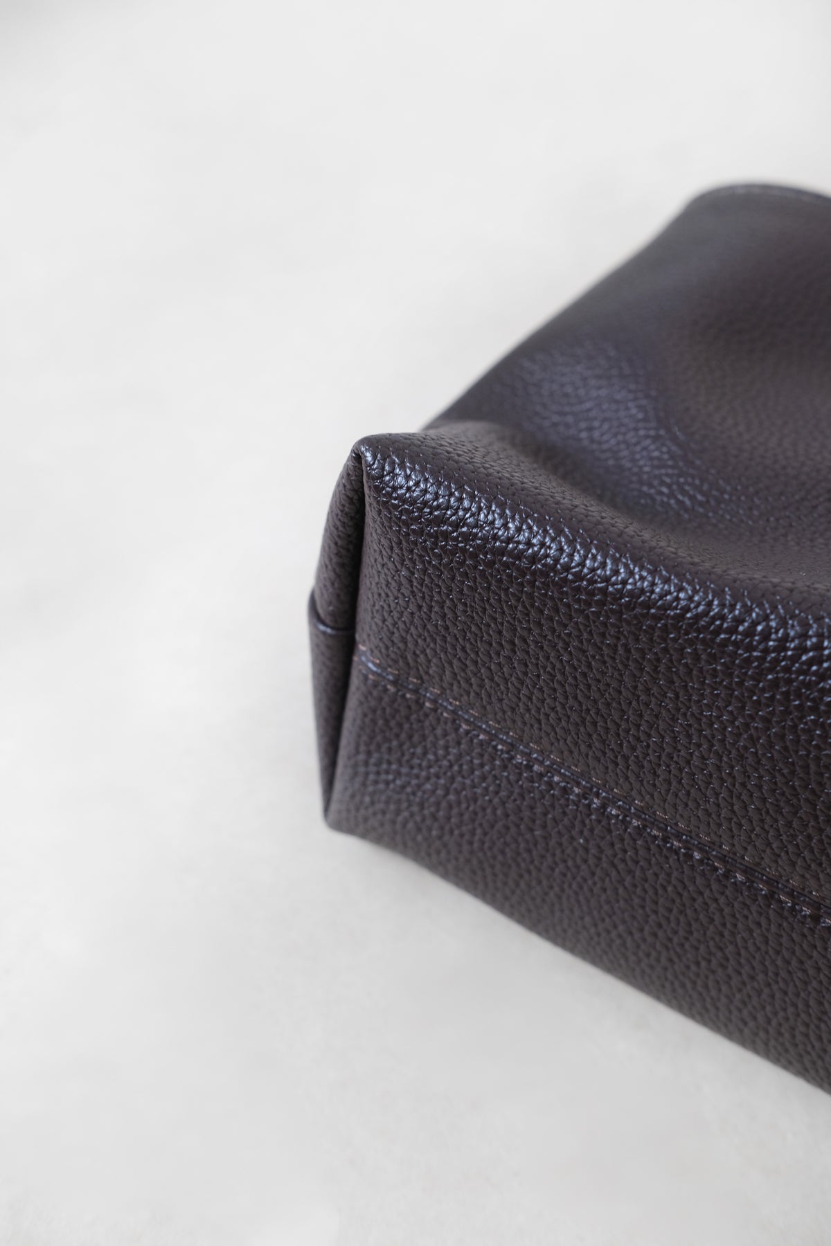 The Classic Avenue Carryall - Coffee