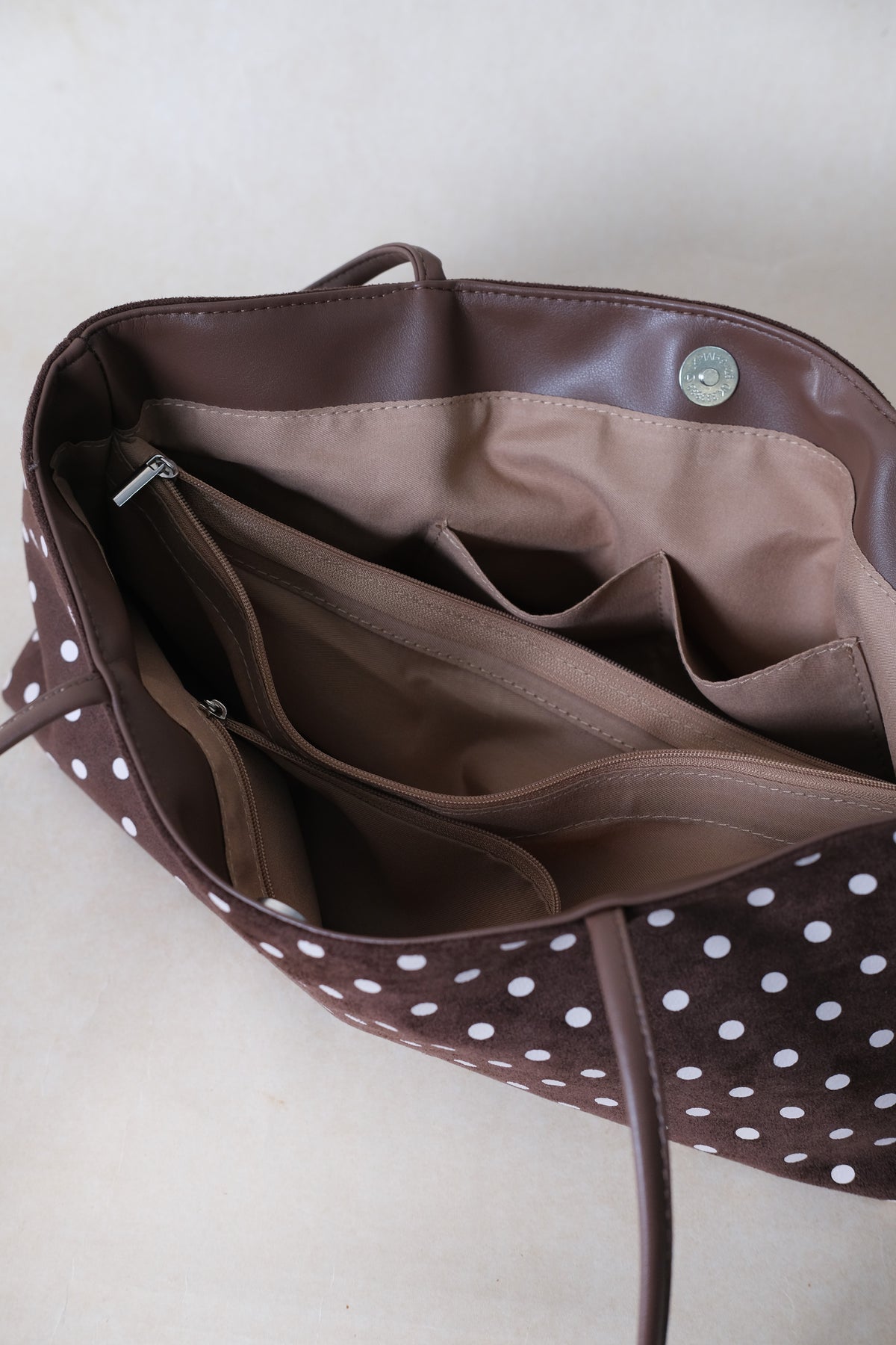 Classic Avenue Tote - Dottie (With Charm)