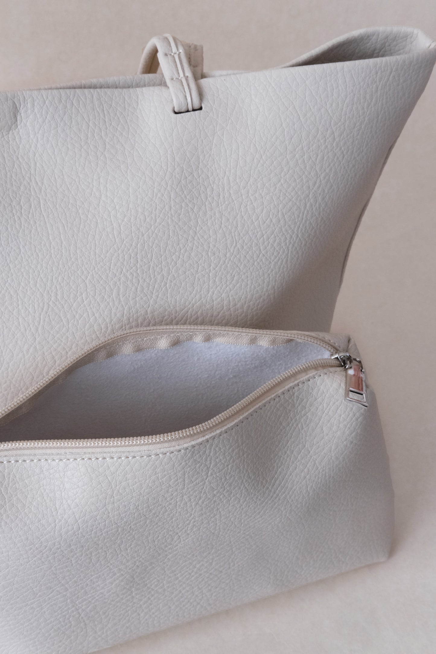 Ara Luxe Shoulder Tote - White