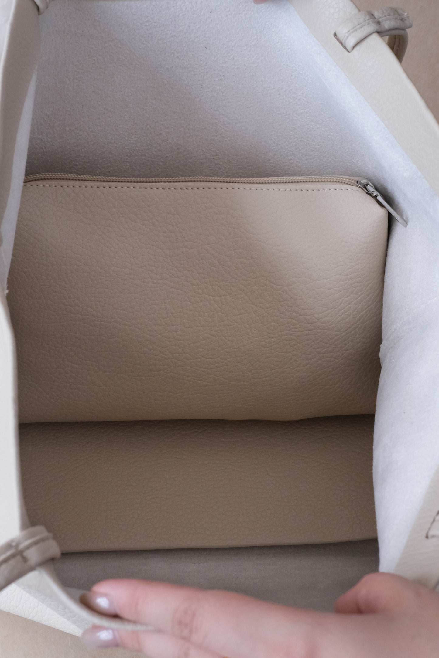 Ara Luxe Shoulder Tote - White