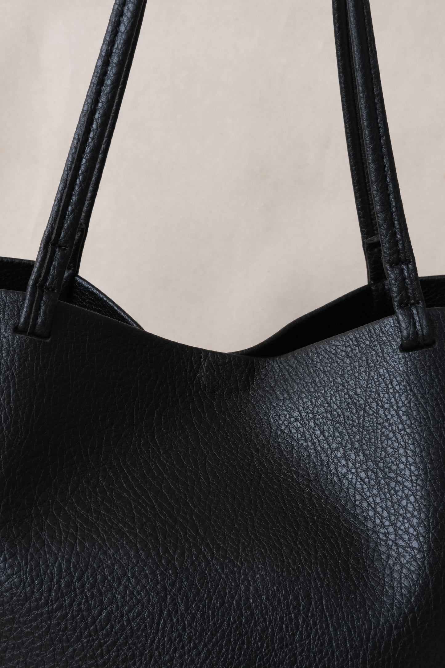 Ara Luxe Shoulder Tote - Classic Black