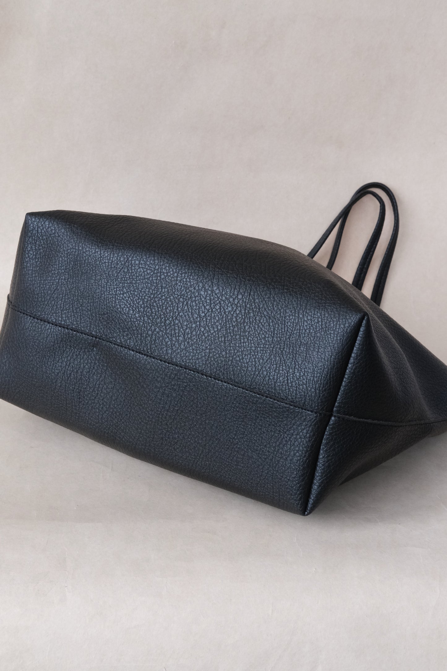Ara Luxe Shoulder Tote - Classic Black